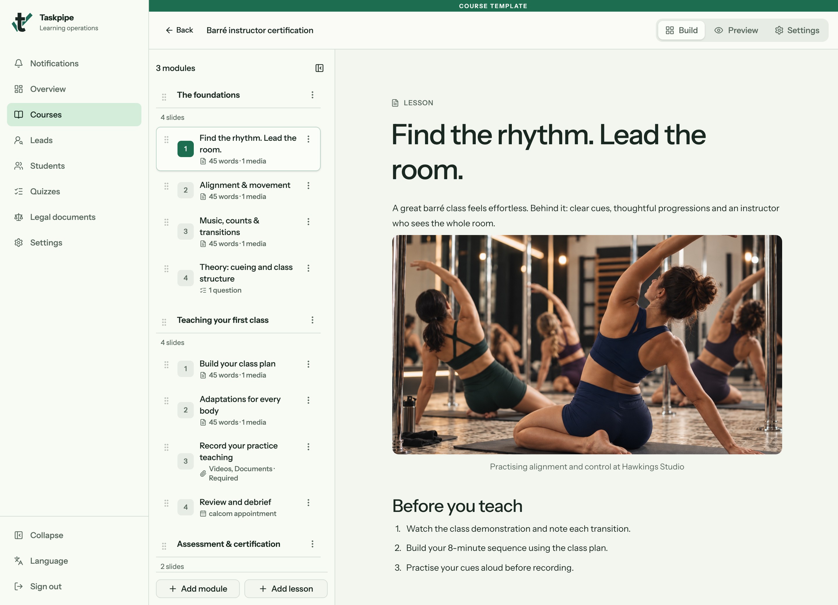 The barré course editor with modules, an illustrated lesson and teaching materials.
